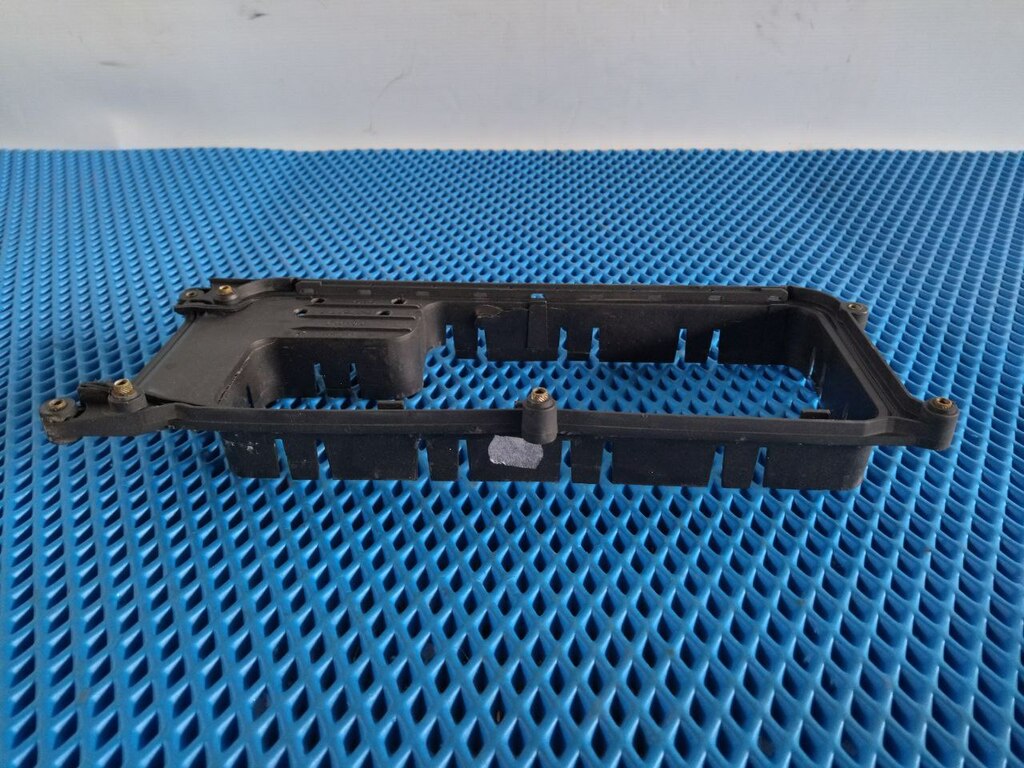 рамка корпуса электрических контактов б/у \ трещина - 2